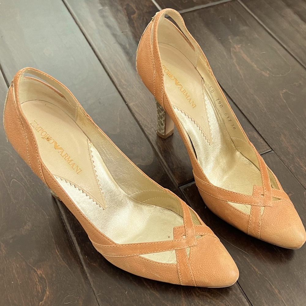 Tan heel